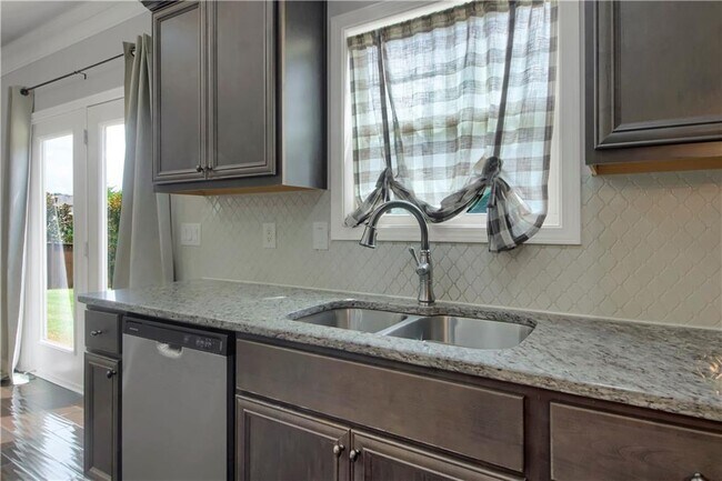 Building Photo - 551 Wagon Hill Ln