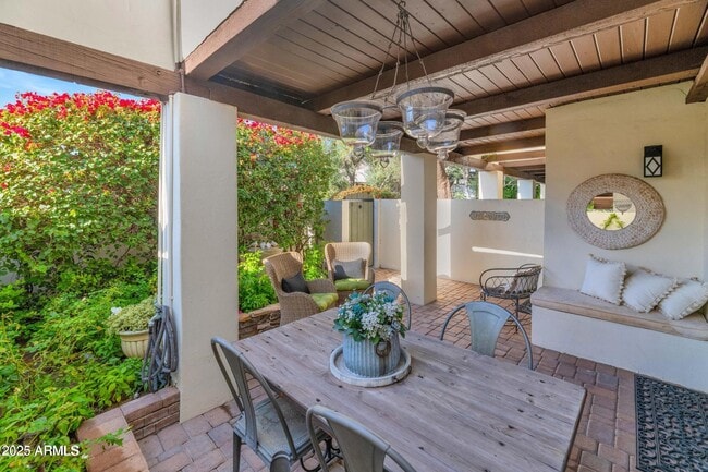 Building Photo - 5101 N Casa Blanca Dr