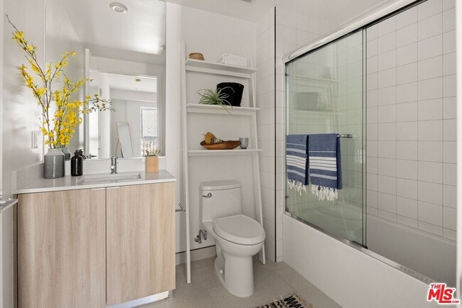 Building Photo - 2600 S Sepulveda Blvd