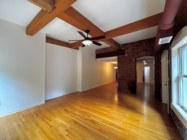 Building Photo - 362 Granville Rd