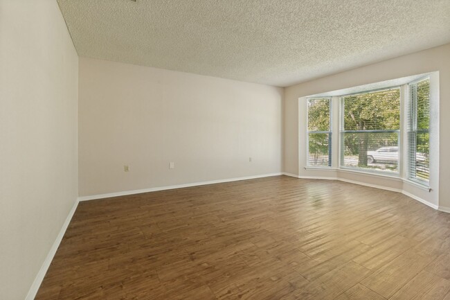 Building Photo - 16006 Eagleway St