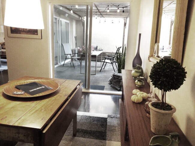 Dining room/Patio - 1010 Palm Ave