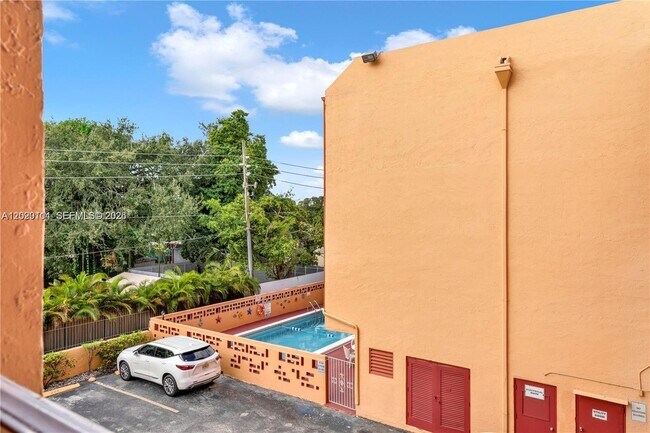 Building Photo - 6200 W Flagler St