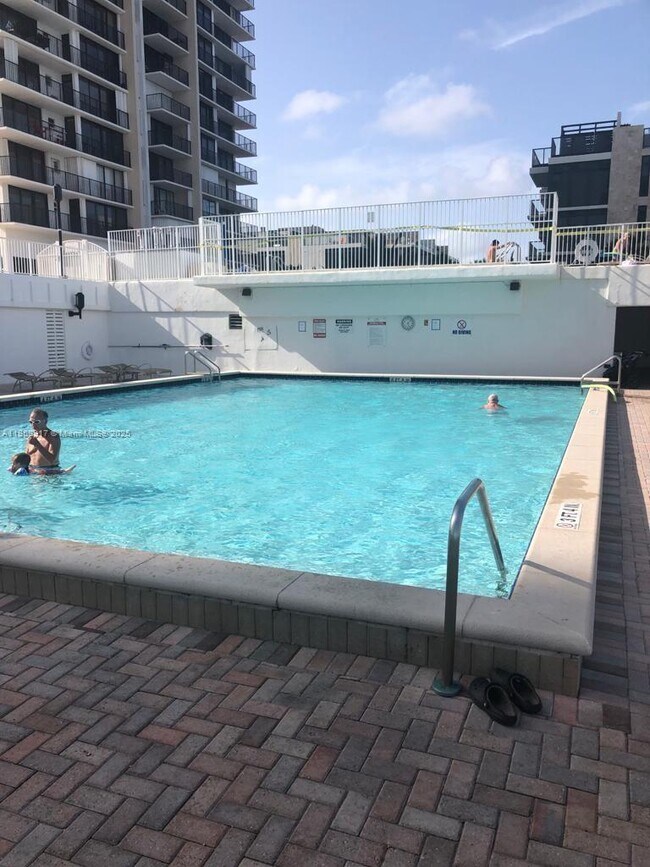 Building Photo - 2301 S Ocean Dr