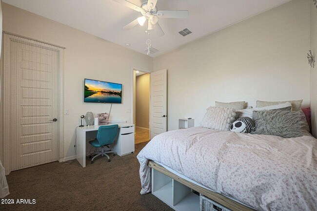 Building Photo - 9422 W Donald Dr