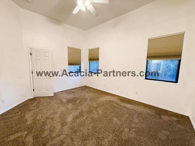 Building Photo - Three bedroom home in Barrio Central