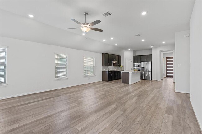 Building Photo - 562 Leadtree Loop
