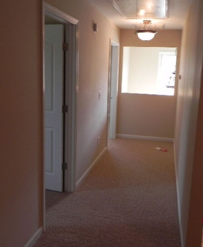 Building Photo - 4 Bedroom - Near Ft Moore