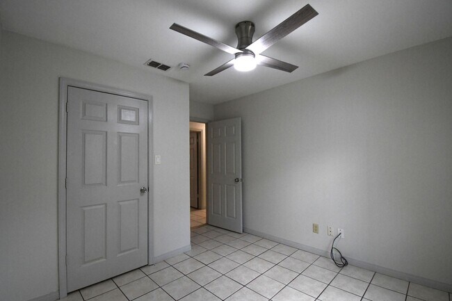 Building Photo - Move-In Ready, Beautifully Updated 3BR/2BA Home, HUD Accepted