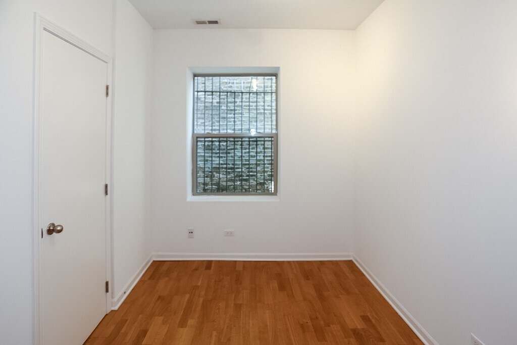 Building Photo - 5054 N Winthrop Ave