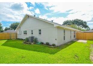 Building Photo - 6315 Bowers St