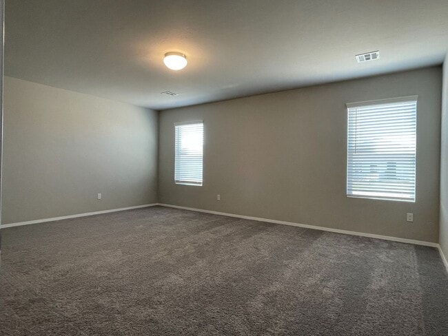 Building Photo - Wonderful Home in El Reno! 4 Bedrooms, 2 Bathroom