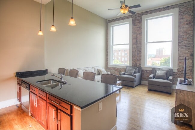 Building Photo - 1-Bedroom Loft, Furnished or Unfurnished ,...
