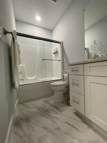 Bathroom #2 with bath tub - 2226 Joan Ave