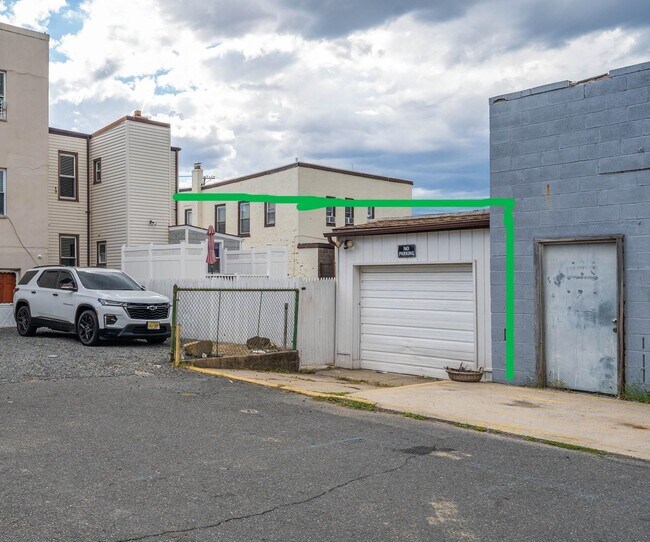 Building Photo - 600 67th St