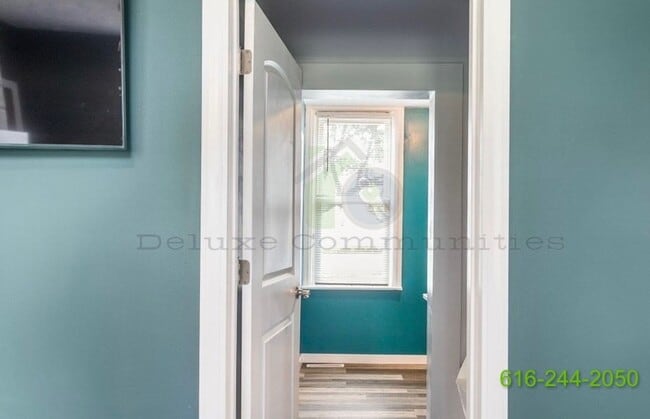 Building Photo - Zeeland Gem! Gorgeous 2 Bed/2 Bath Single-...