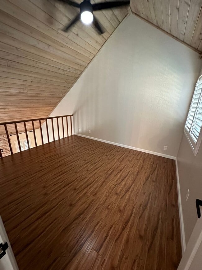 Building Photo - Upscale Condo in Falconcrest