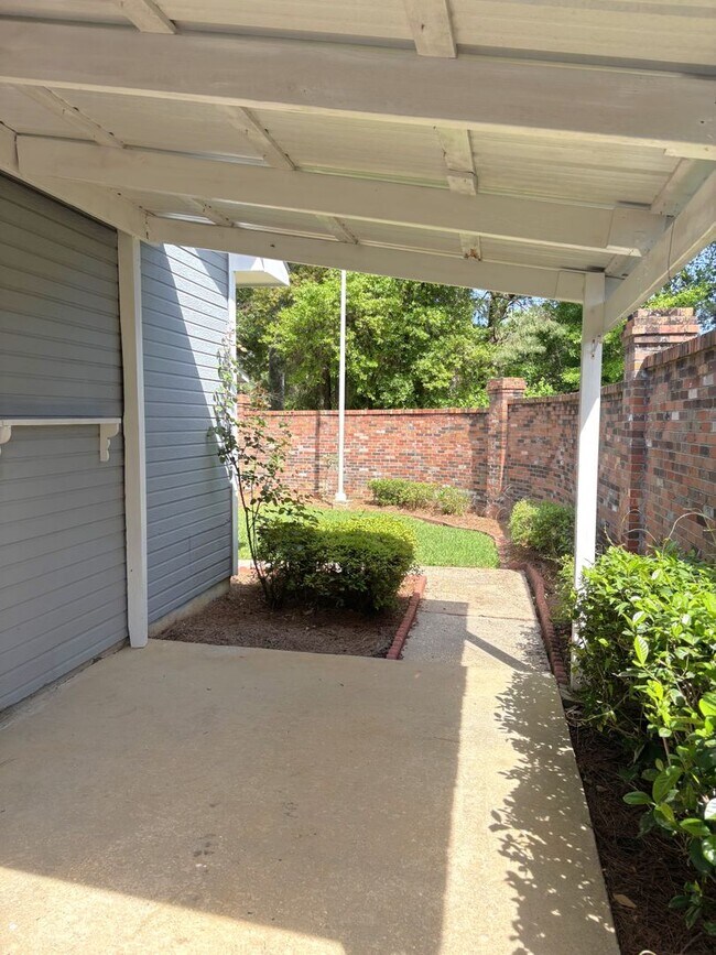 Building Photo - Two bed / Two bath condo off Grelot Road