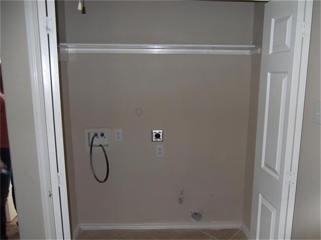 Building Photo - 2627 Desoto Sq Dr