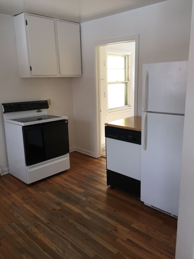 Building Photo - 2 Bed 1 bath house with carport
