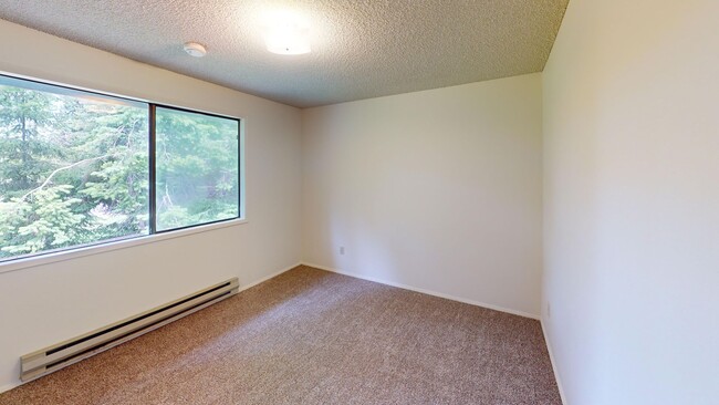Building Photo - Charming Condo in the Heart of Oak Harbor!...