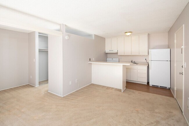 Building Photo - Charming Studio Coming Available in La Mes...