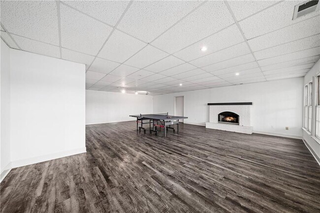 Building Photo - 135 Staghound Ct