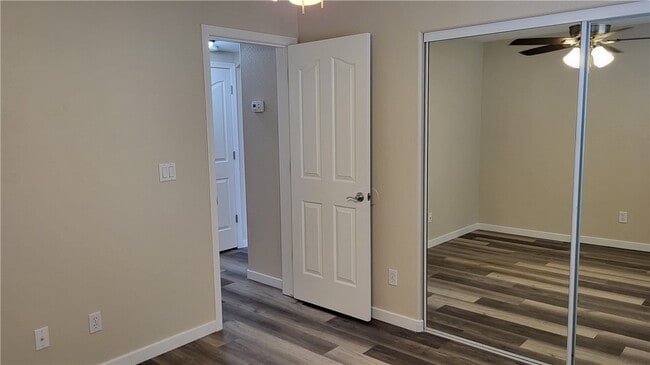 Building Photo - 2105 E Crystal Dr