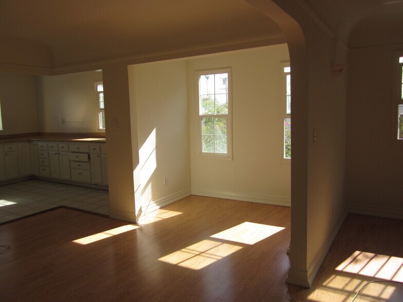 Building Photo - 1412 S Dunsmuir Ave