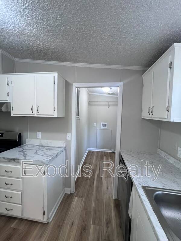 Building Photo - 771 Deer View