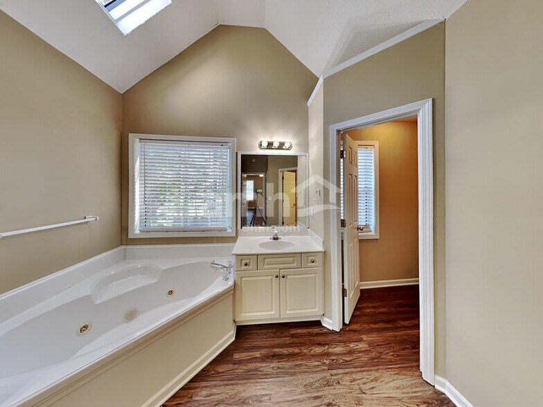 Building Photo - 4961 Heritage Crossing Dr SW
