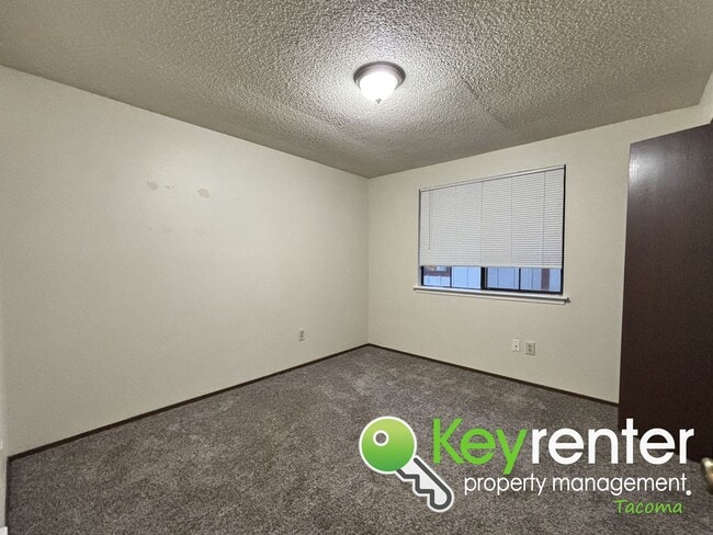 Building Photo - Comfortable Upstairs 2 Bedroom 2 Bath Rental in Private Community Near Fircrest!