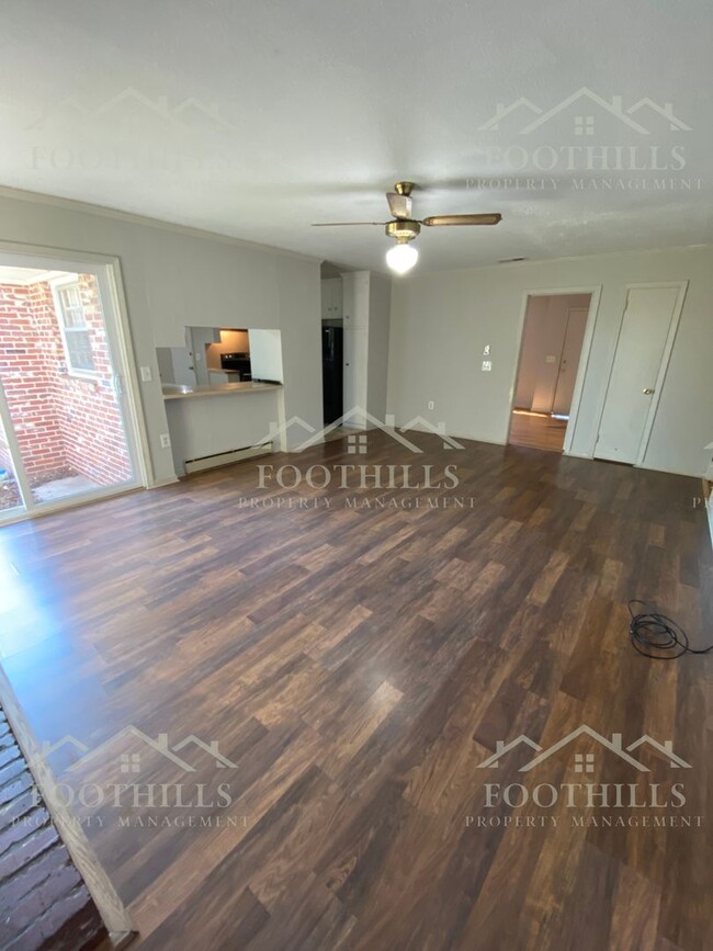 Building Photo - 3 Bedroom Single Family Home Near Downtown...