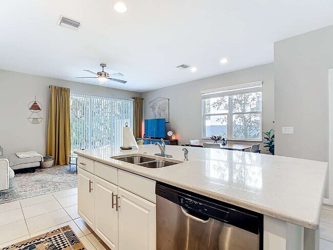 Building Photo - 10525 Oakside Dr