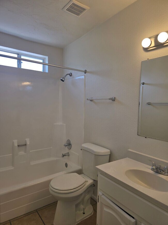 Building Photo - 926 N Belvedere Ave