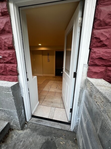 Building Photo - 5405 Quintana St