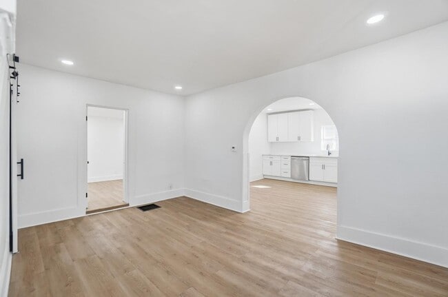 Building Photo - 630 Ewing Ave