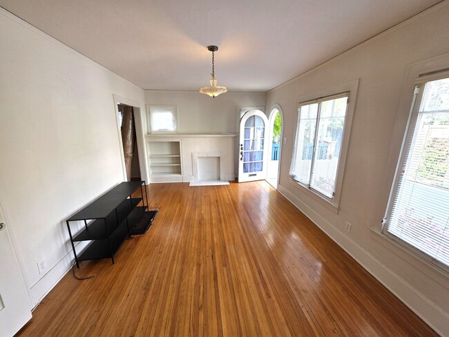 Building Photo - 124-128 Breeze Ave.-126