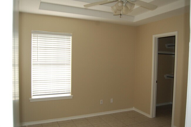 Building Photo - 3222 Monclova Dr