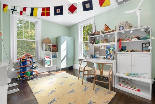 Building Photo - 90 Maple Pl