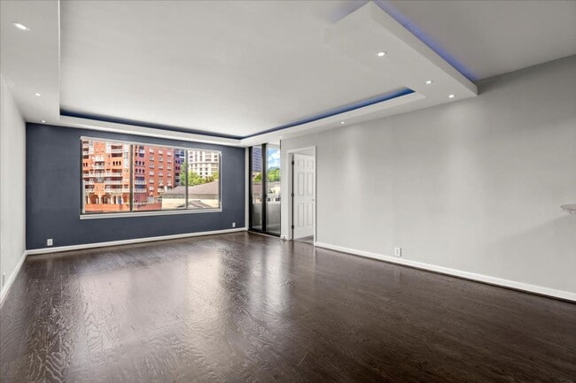 Building Photo - 2bd/2bth in sought after Grandview Condominiums in the heart of Buckhead!