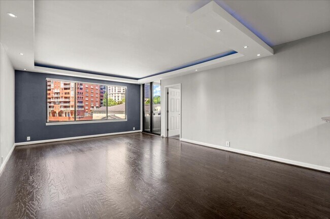 Building Photo - 3481 Lakeside Dr NE