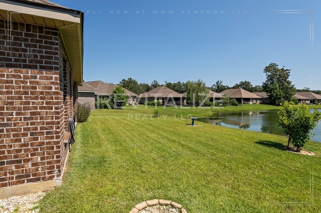 Building Photo - Stunning 3/2 in Foley Gated Community