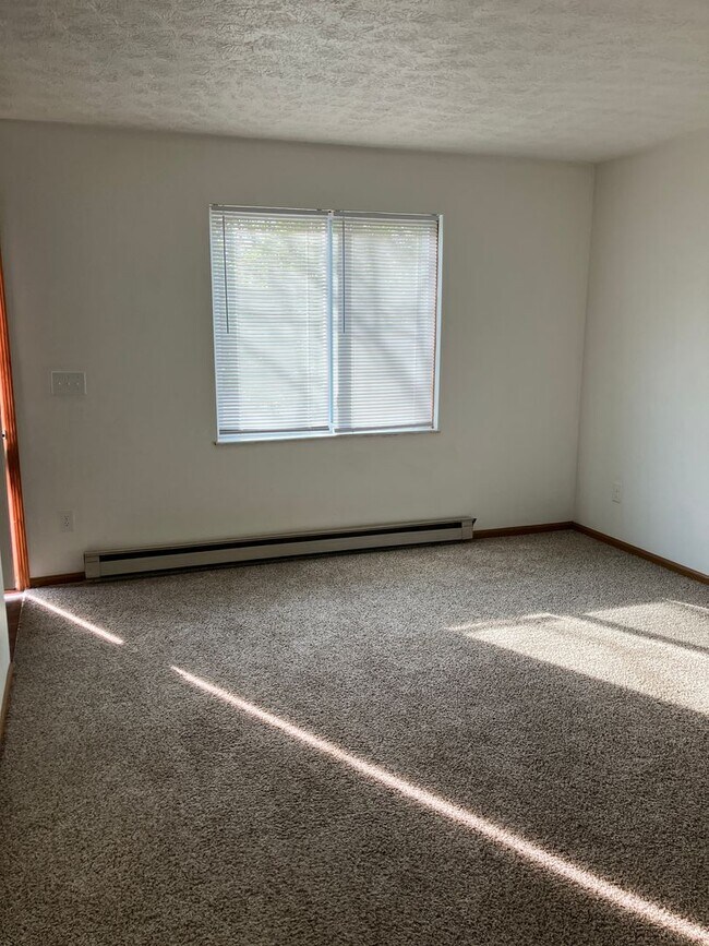 Building Photo - 2 Bedroom and 1.5 Bath Townhome - Troy, Ohio!!