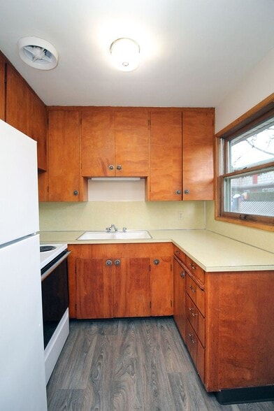 Building Photo - 2404-2418 SE 58th