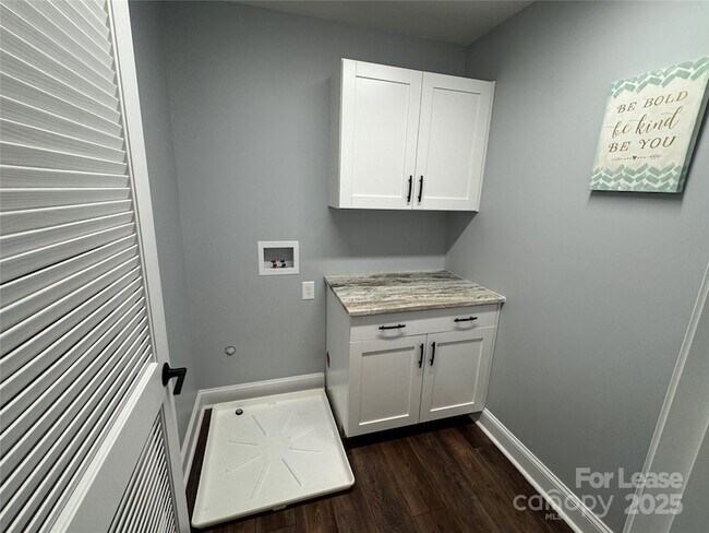 Building Photo - 3011 Waxhaw Crossing Dr