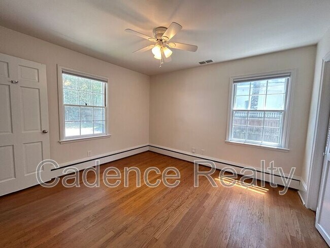 Building Photo - 1607 Azalea Dr