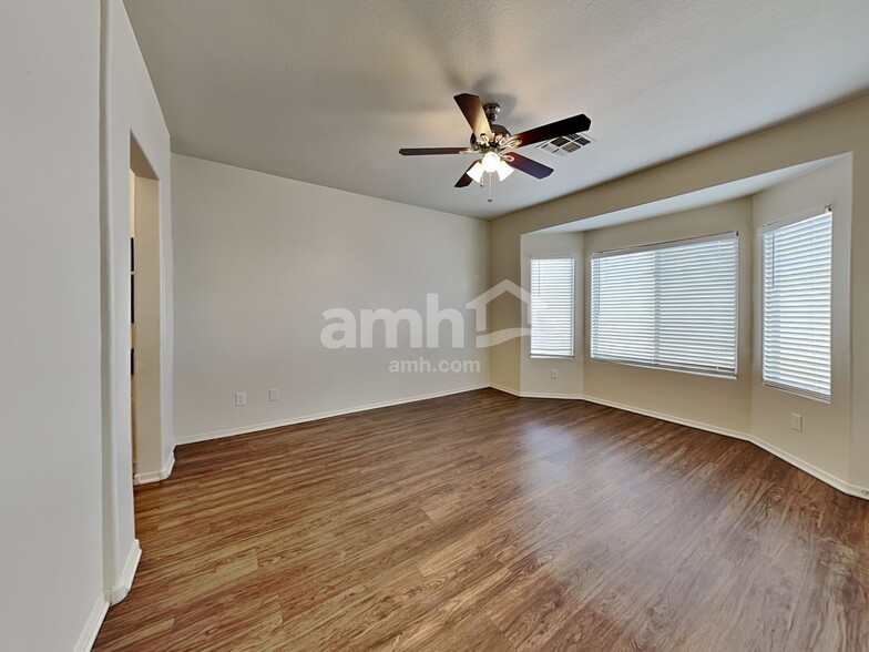 Building Photo - 12930 W Clarendon Ave