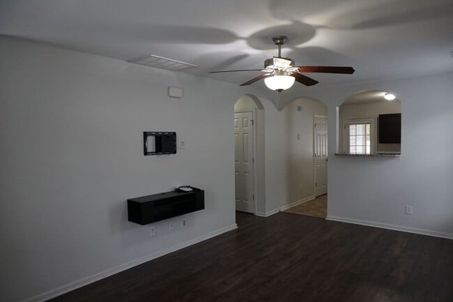 Building Photo - 3 Bedroom and 3 Full bathroom located The Village at the Glen within Carolina