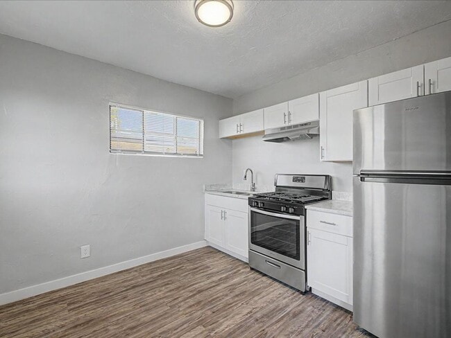 Building Photo - 2122 N Forgeus Ave